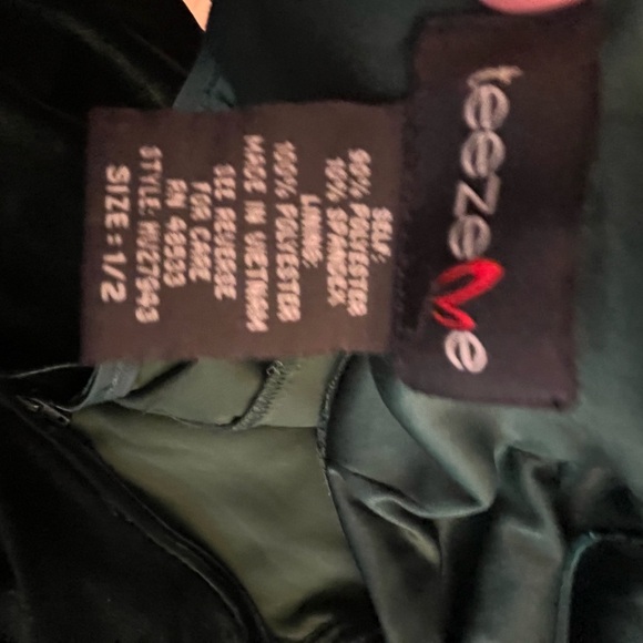 Elegant Green Velvet Jumpsuit - Picture 6 of 7